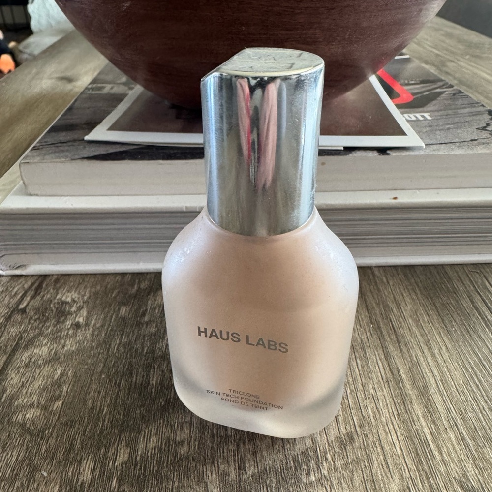 Haus Labs Foundation 280- Light Medium Nuetral